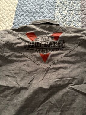 Harley-Davidson Gray Short-Sleeve Shirt with Red Logo